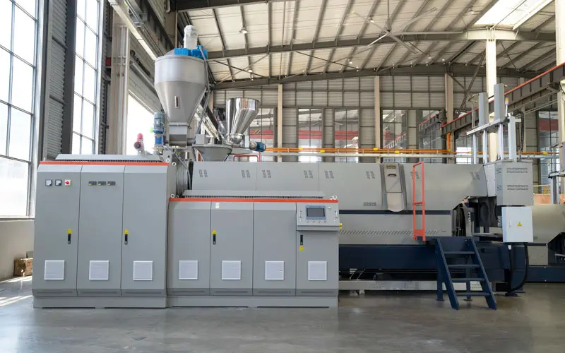 HDPE-bottle-granulating-machine